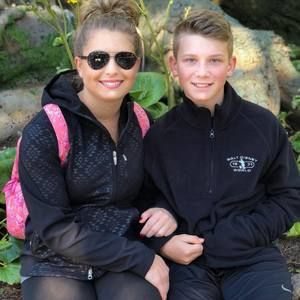 Meet your Posher, Iris